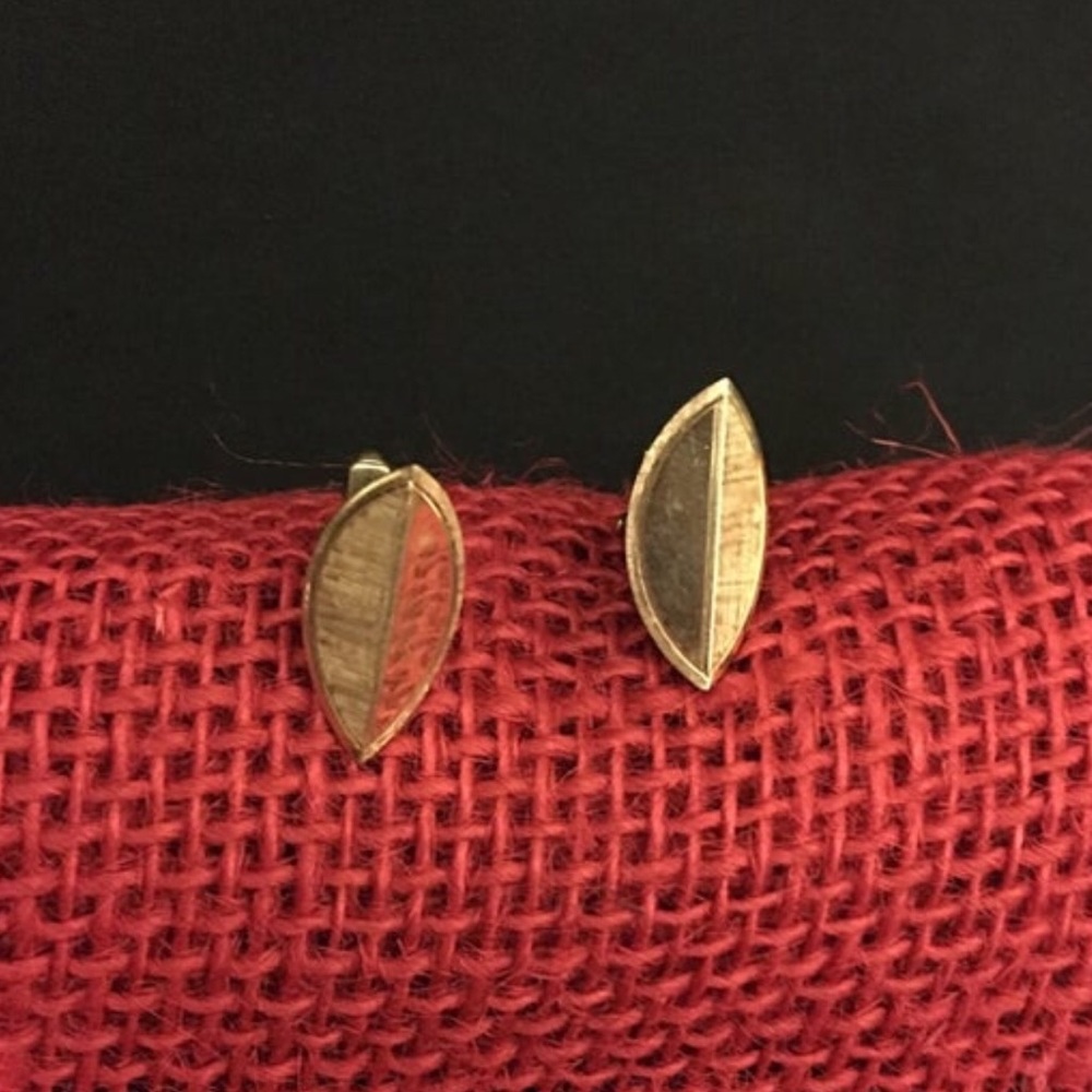 Vintage melon wedge shaped gold cuff links